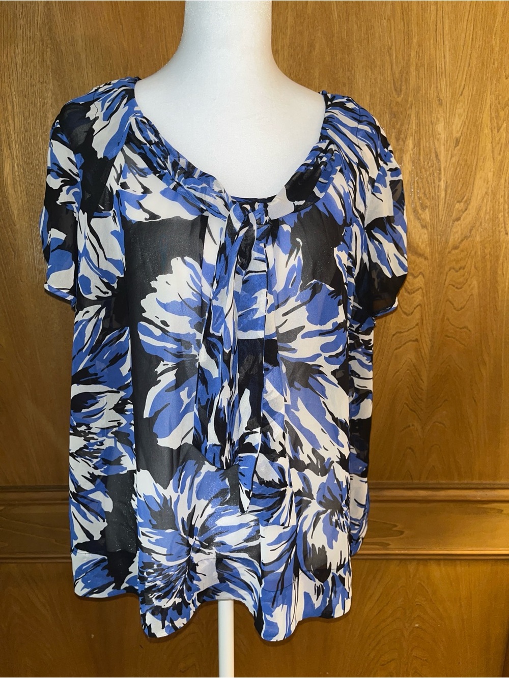 Sz L Calvin Klein Black Royal Blue & White Floral Tie Top